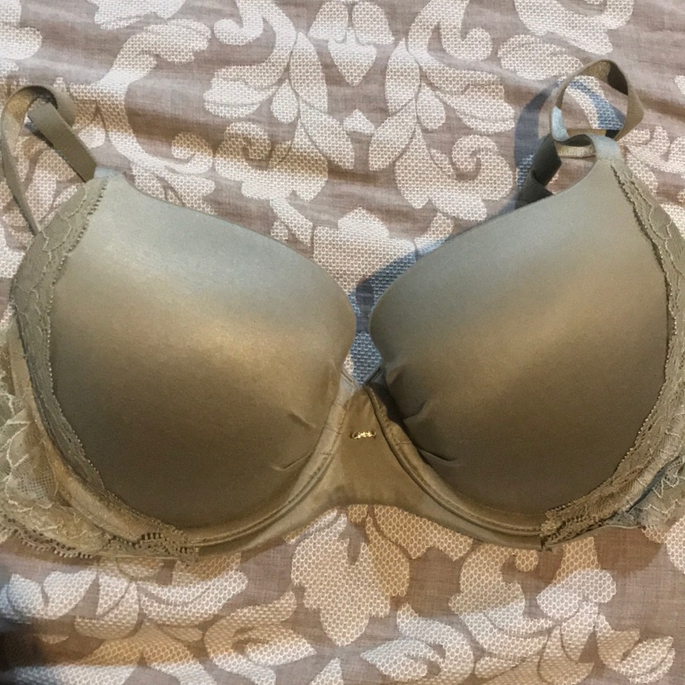 Fabulous by Victoria’s Secret lined Demi Bra 36C